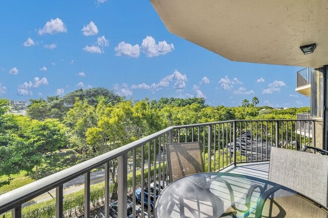 Building Photo - 859 Jeffery St