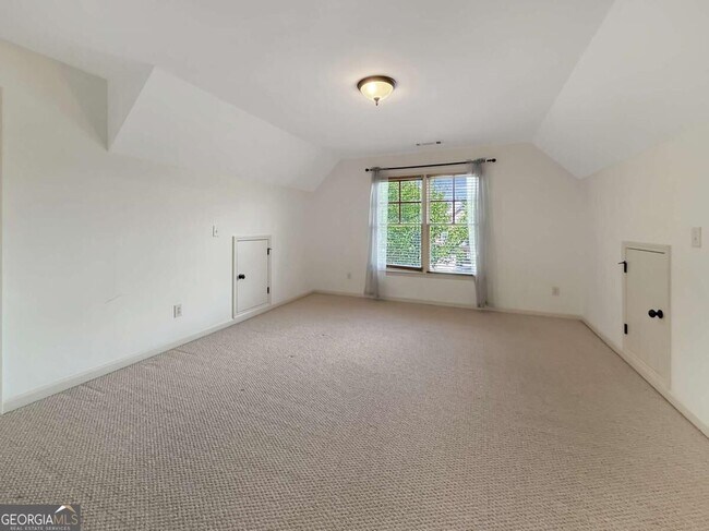 Building Photo - 8275 Majors Ridge Way