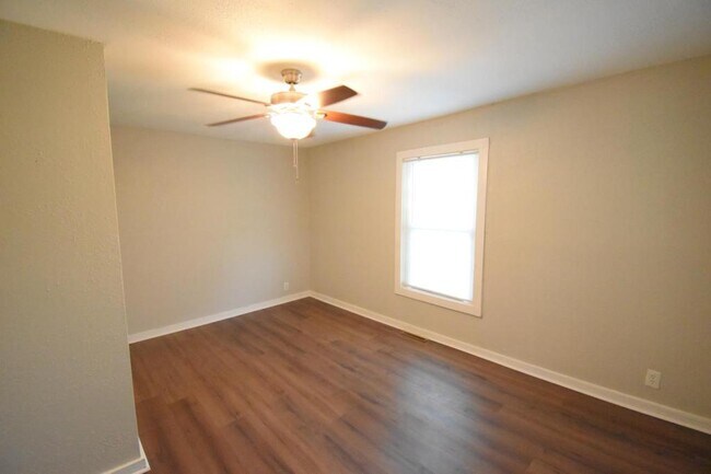 Building Photo - 337 Fox St SW