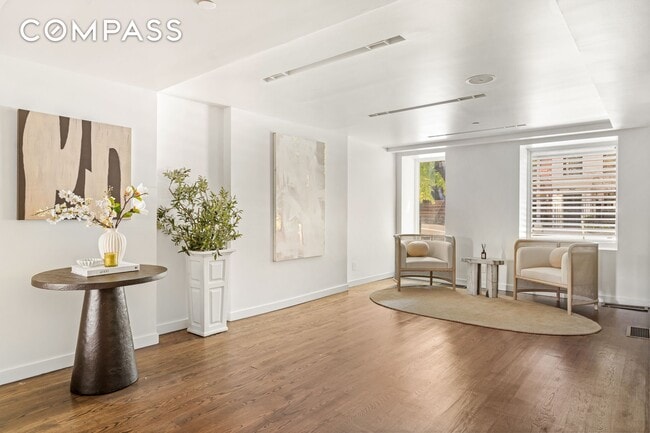 Building Photo - 135 E 38th St