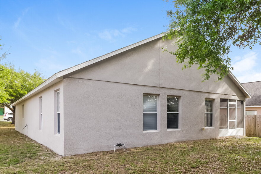 Building Photo - 2213 Merry Rd