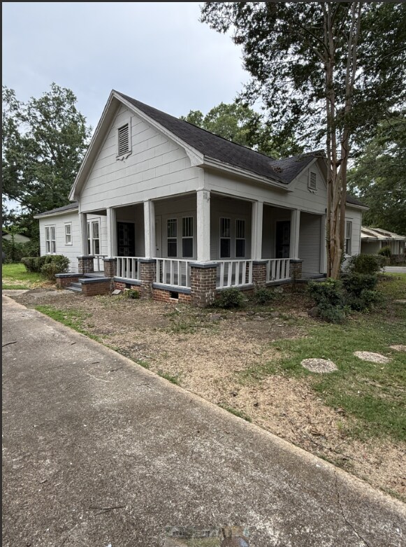 Building Photo - 1527 Boggan Dr