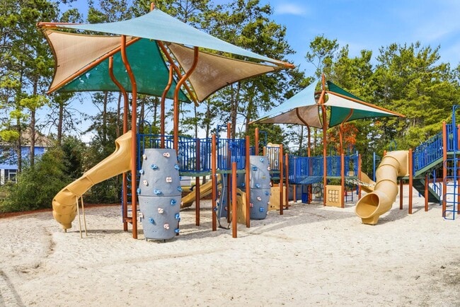 Building Photo - 486 Fanny Ann Way