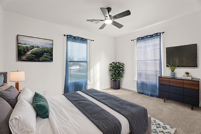 Building Photo - 125 18th Ave N