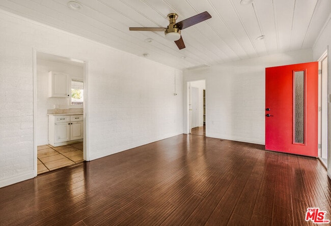 Building Photo - 5754 Fallbrook Ave