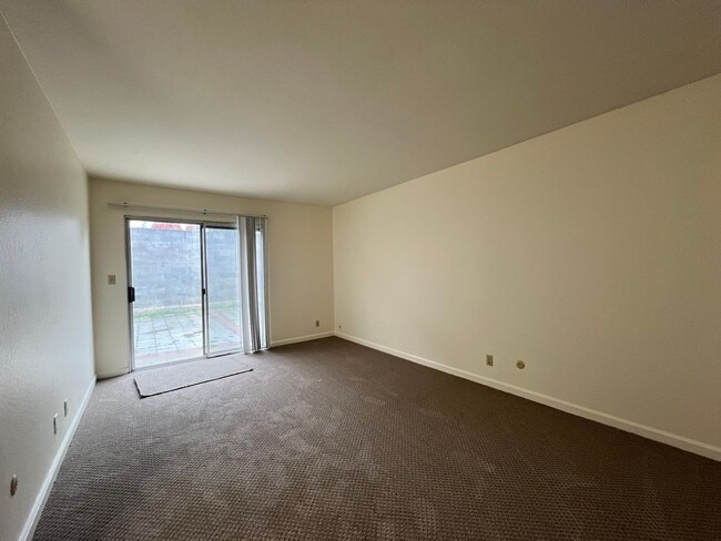 Building Photo - $500 MOVE IN SPECIAL!!!! 3 BEDROOM HOME IN PLEASANTON, CA!!!