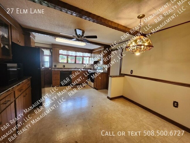 Building Photo - 27 Elm Ln