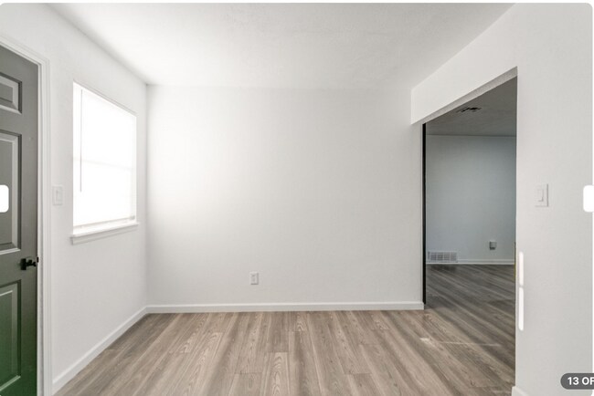 Building Photo - ASK ABOUT OUR VALENTINES DAY MOVE-IN SPECI...
