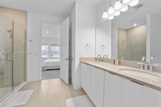 Building Photo - 2375 Lancashire St