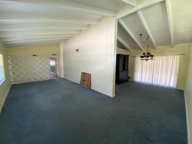 Building Photo - 25 Golfview Cir NE