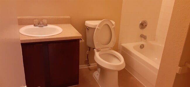 Building Photo - 8527 Ashlawn Dr