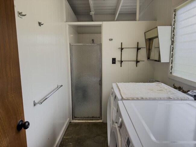 Building Photo - Welcome Home to Waimanalo!