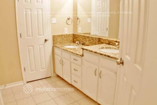 Building Photo - 1633 Summers Dr