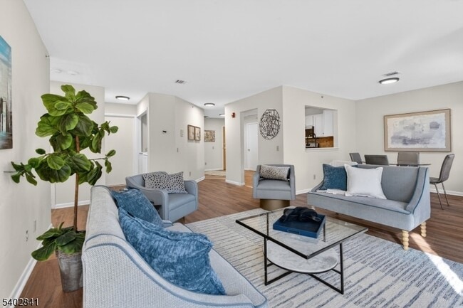 Building Photo - 11 Evergreen Dr