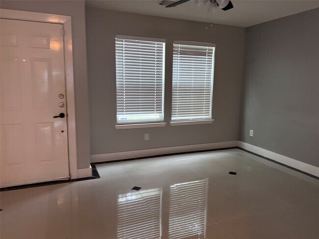 Building Photo - 19818 Lindenwick Ct