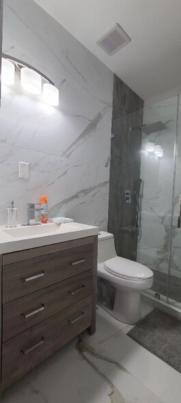 Building Photo - 5109 SW 141st Ave