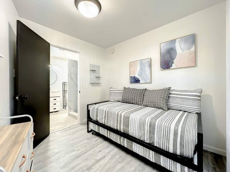 Building Photo - 173 S Orange Ave