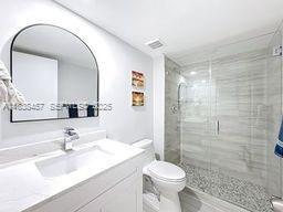 Building Photo - 350 Grapetree Dr