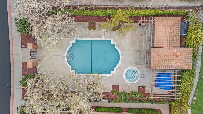 Building Photo - Corner Unit Condo with Vineyard Views – 2 Bed, 2 Bath – Quiet, Private, and Convenient!