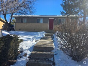 Building Photo - Cozy Home in East Campus