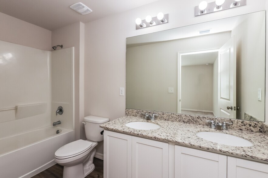 Building Photo - 28257 Chinquapin Dr