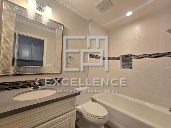 Building Photo - In the Villages 55+ Gated Community, 2/2+ Office, 1900+Sf, Deck, Views, Golf Course and Much More