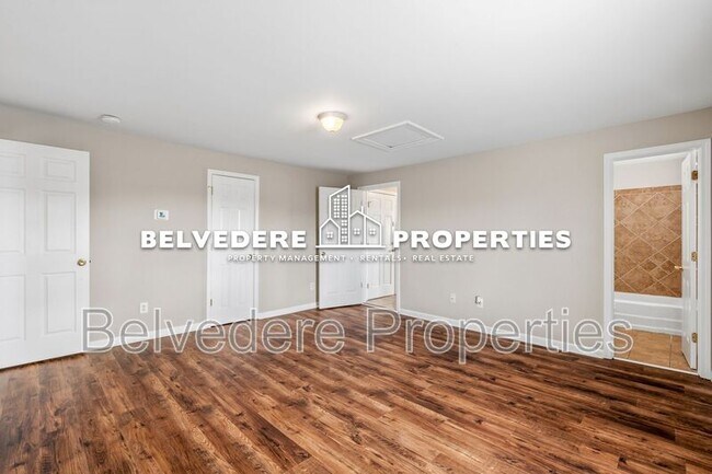 Building Photo - 611 W Green Dr