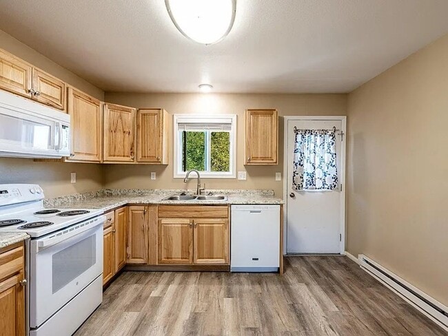 Building Photo - 4 bedroom rental in great neighborhood