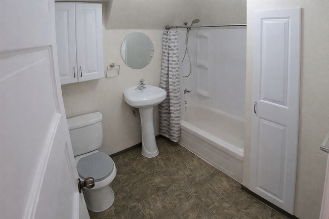 Building Photo - 1004 W 12th Ave