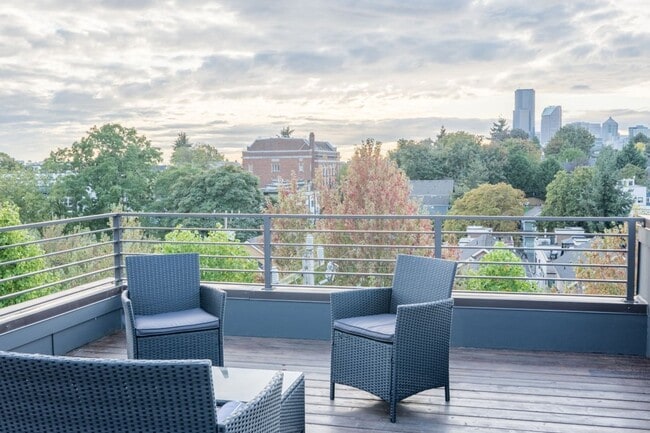 Building Photo - 3Bd/3.25Ba Seattle