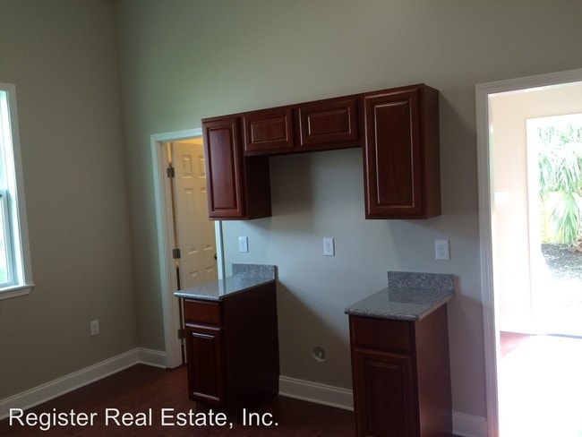 Building Photo - 2323 Pauger St