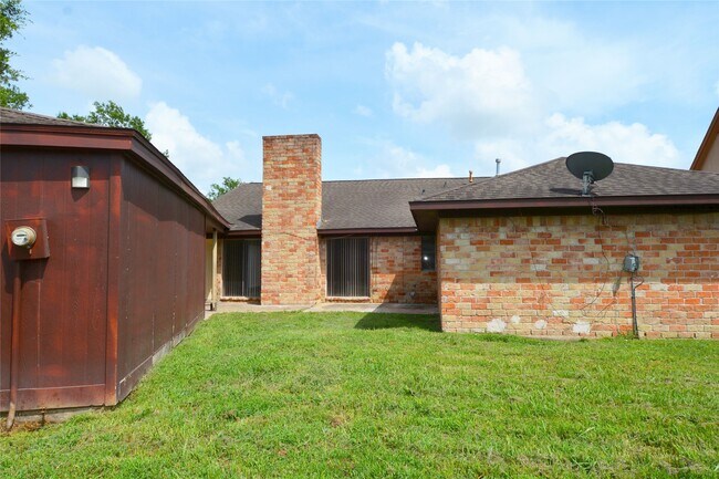 Building Photo - 10127 Sagegate Dr