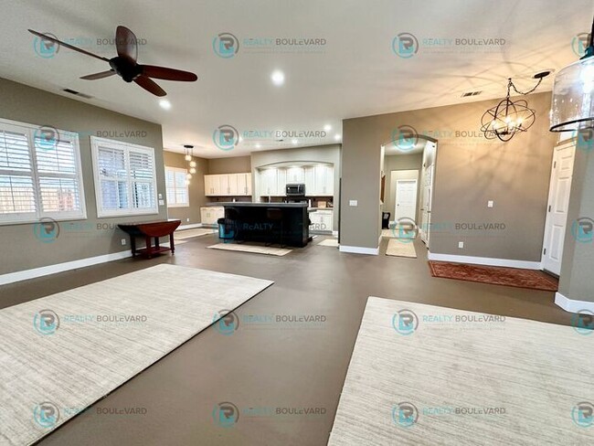 Building Photo - Stunning 3-Bedroom Home in Damonte Ranch –...