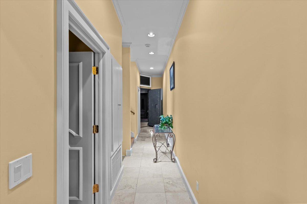 Building Photo - 200 Asphodel Dr