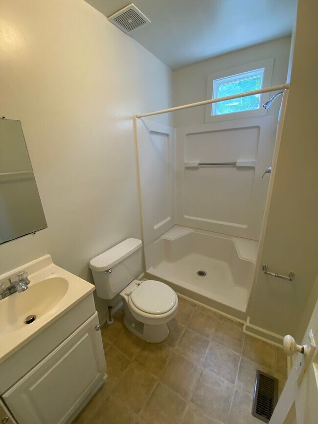 Building Photo - Charming 1 Bedroom Duplex in Trinity Park - Fenced Backyard!