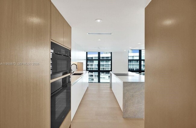 Building Photo - 1111 Crandon Blvd