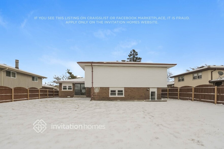 Building Photo - 16632 Parkview Ave