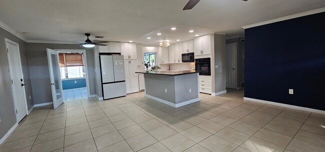 Building Photo - 370 Hunt Dr