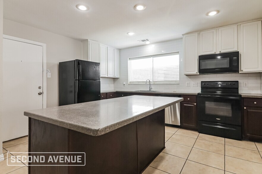 Building Photo - 1705 Nighthawk Dr