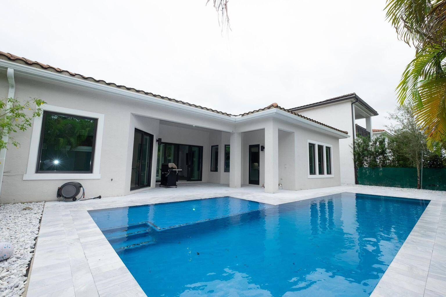 Building Photo - 5663 Brookfield Cir W