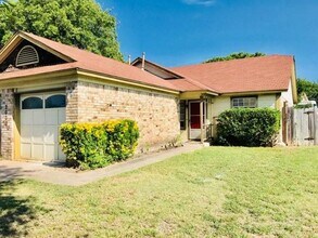 Building Photo - 2000 Leeann Dr