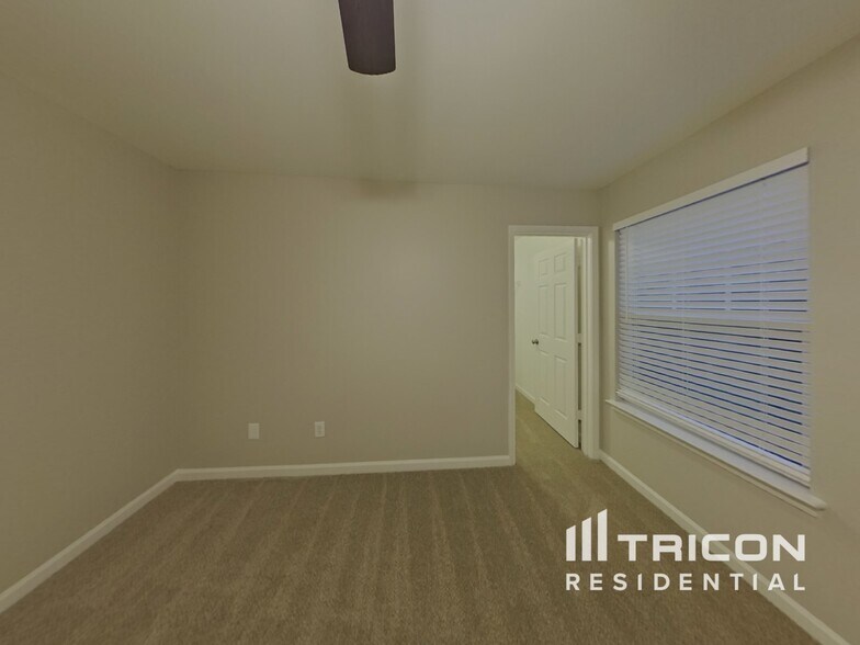 Building Photo - 4105 Lawrence Daniel Dr