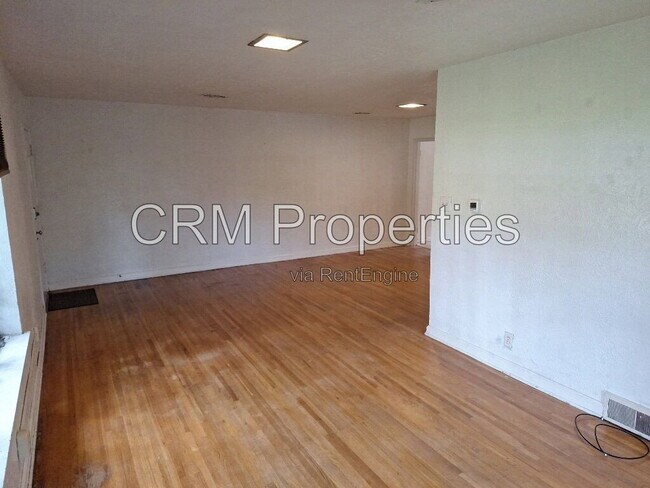 Building Photo - 2101 N Wheeling Ave