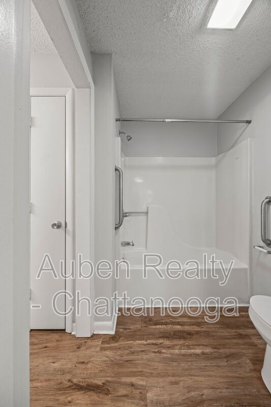 Building Photo - 207 Eveningside Dr