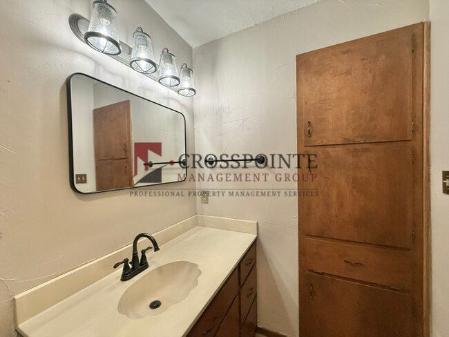 Building Photo - Waterfront 2 Bedroom, 2.5 Bathroom Home!