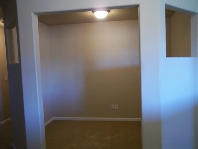 Building Photo - VIDEOTOUR: Stunning Home with Lots of Spac...