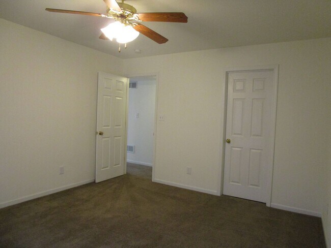 Building Photo - 5004-5006 Betty Jean Way