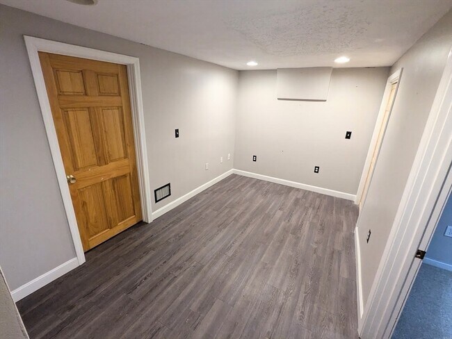 Building Photo - 107 Franklin St Ext