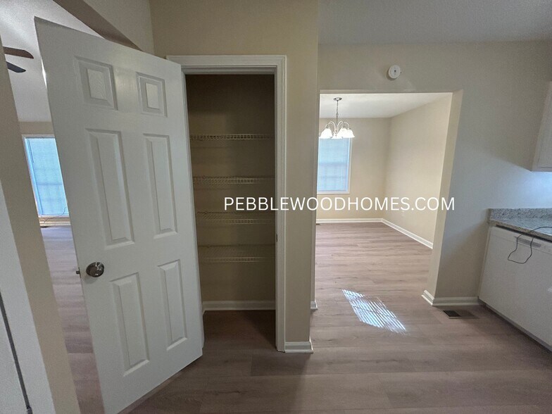 Building Photo - 2599 Candler Way SW