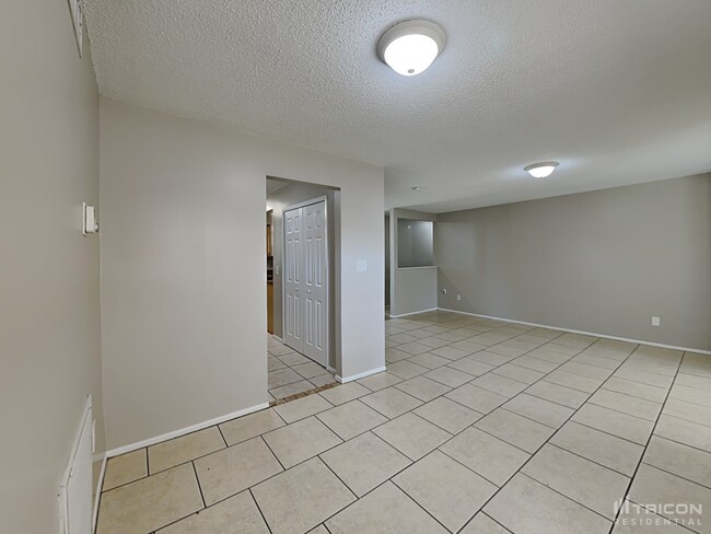 Building Photo - 1525 Guinevere Dr